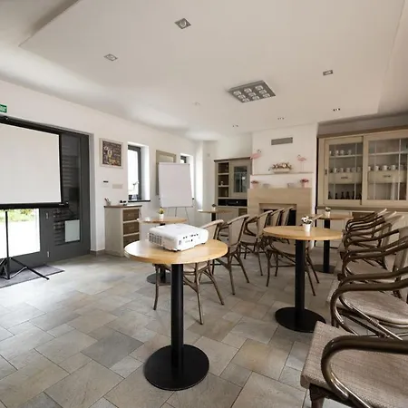 Flamingo Panzio Es Borhaz